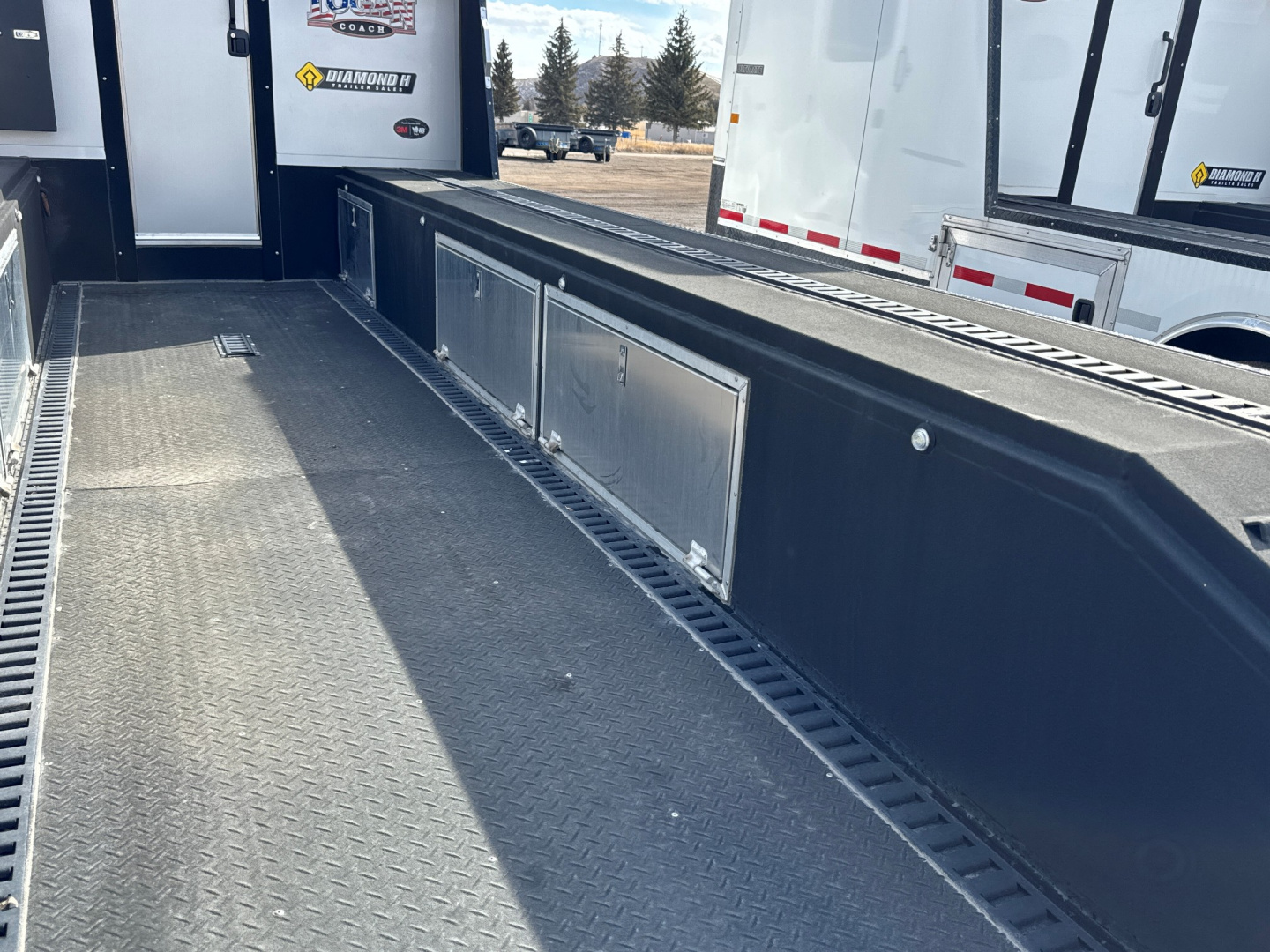 New **BLOWOUT PRICING** 2025 Logan Coach 20' Rock Slide Edition Crawler Hauler