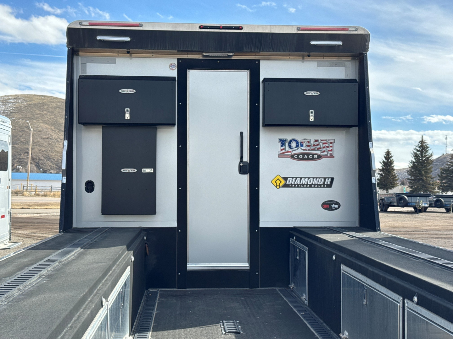 New **BLOWOUT PRICING** 2025 Logan Coach 20' Rock Slide Edition Crawler Hauler