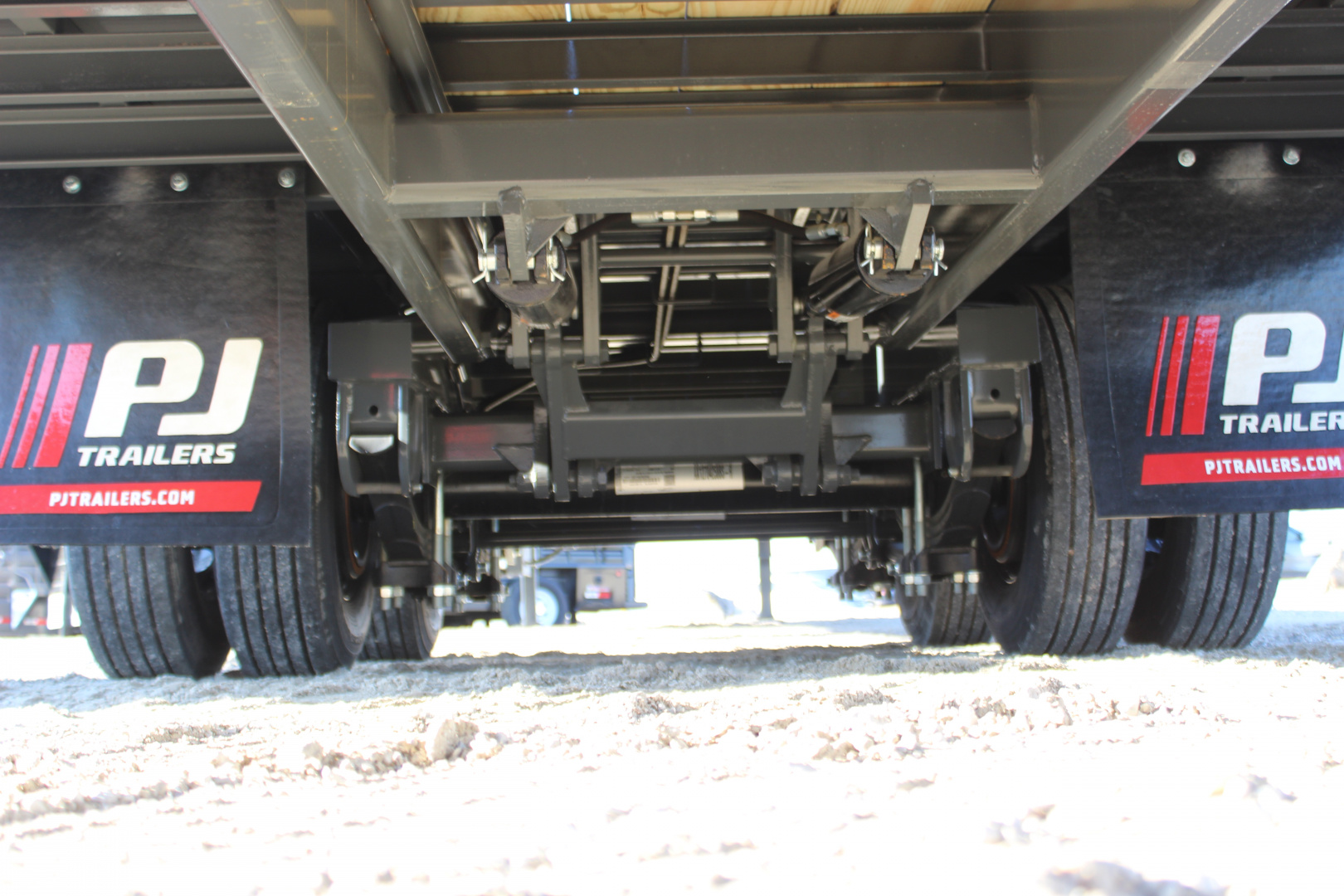 New 2026 PJ Trailers LY1 36' Gooseneck Hydraulic Dovetail