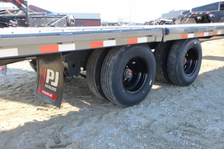 New 2026 PJ Trailers LY1 36' Gooseneck Hydraulic Dovetail