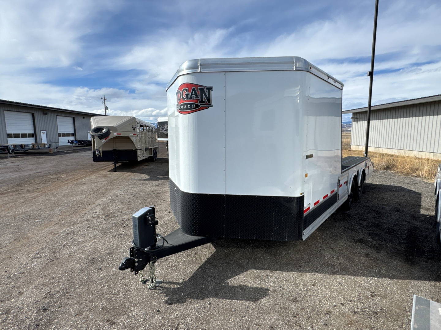New **BLOWOUT PRICING** 2024 Logan Coach Ultimate Crawler Hauler 18' BP P&I