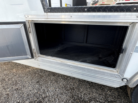 New **BLOWOUT PRICING** 2024 Logan Coach Ultimate Crawler Hauler 18' BP P&I