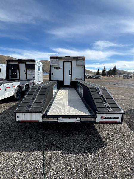 New **BLOWOUT PRICING** 2024 Logan Coach Ultimate Crawler Hauler 18' BP P&I