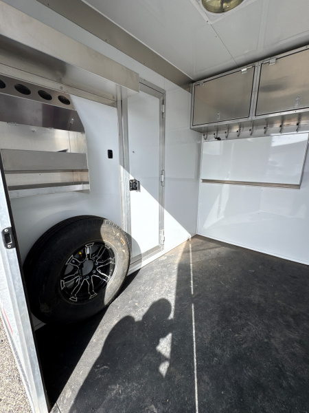 New **BLOWOUT PRICING** 2024 Logan Coach Ultimate Crawler Hauler 18' BP P&I