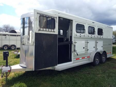 Used 2021 Trails West Sierra II w/ Mangers - Escape door - Insulated - 4 Horse Trailer