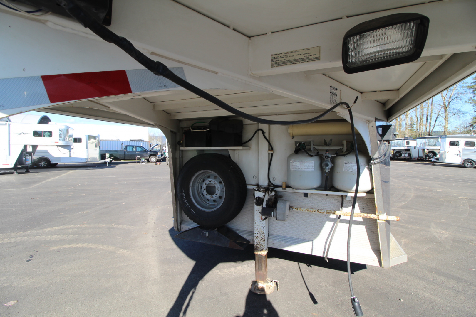 Used 2005 Logan Coach 7308 Living Quarters 3 Horse Trailer