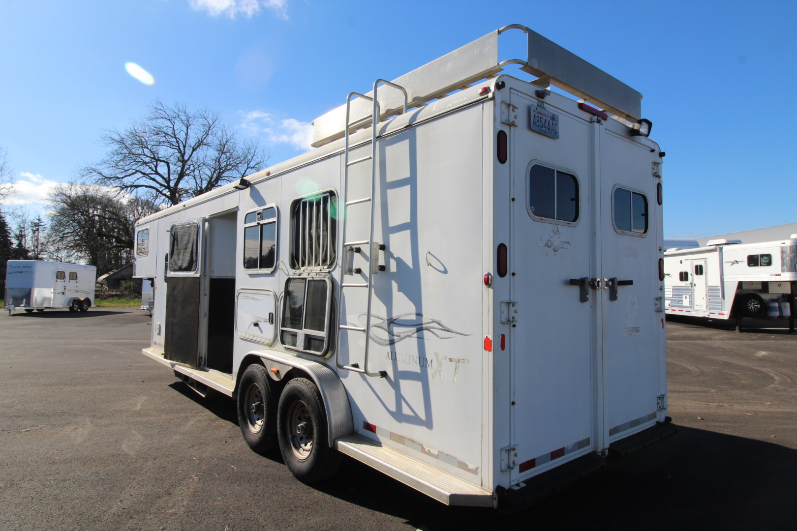 Used 2005 Logan Coach 7308 Living Quarters 3 Horse Trailer