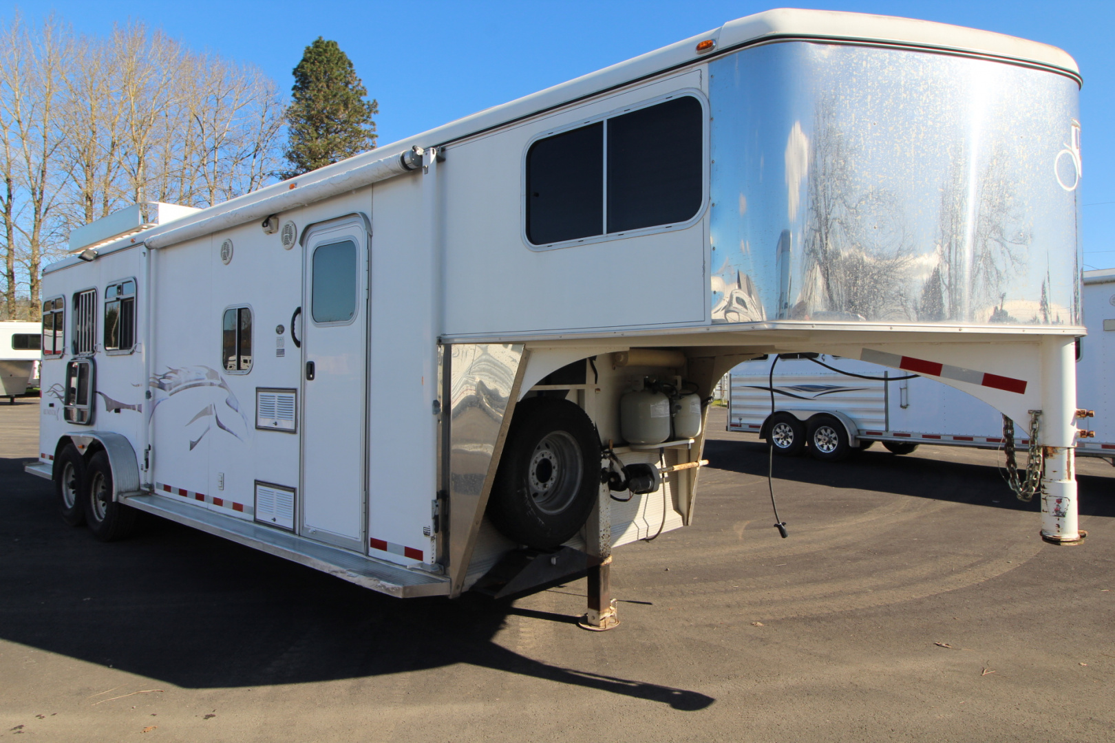 Used 2005 Logan Coach 7308 Living Quarters 3 Horse Trailer