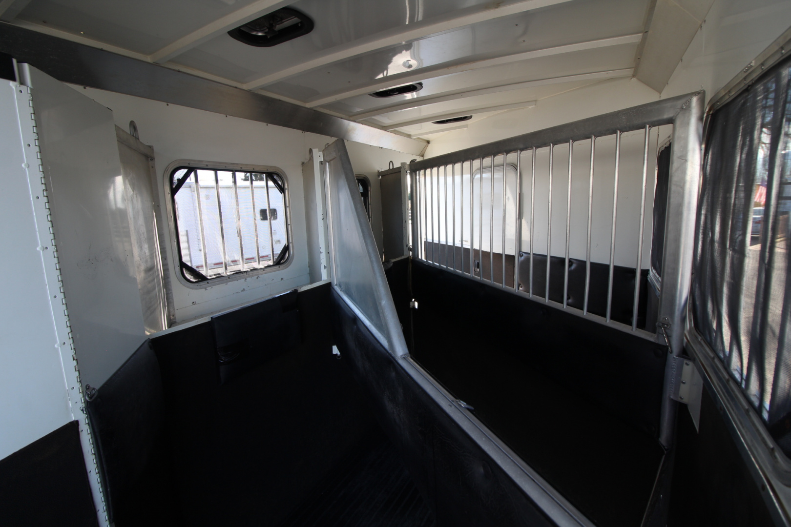 Used 2005 Logan Coach 7308 Living Quarters 3 Horse Trailer