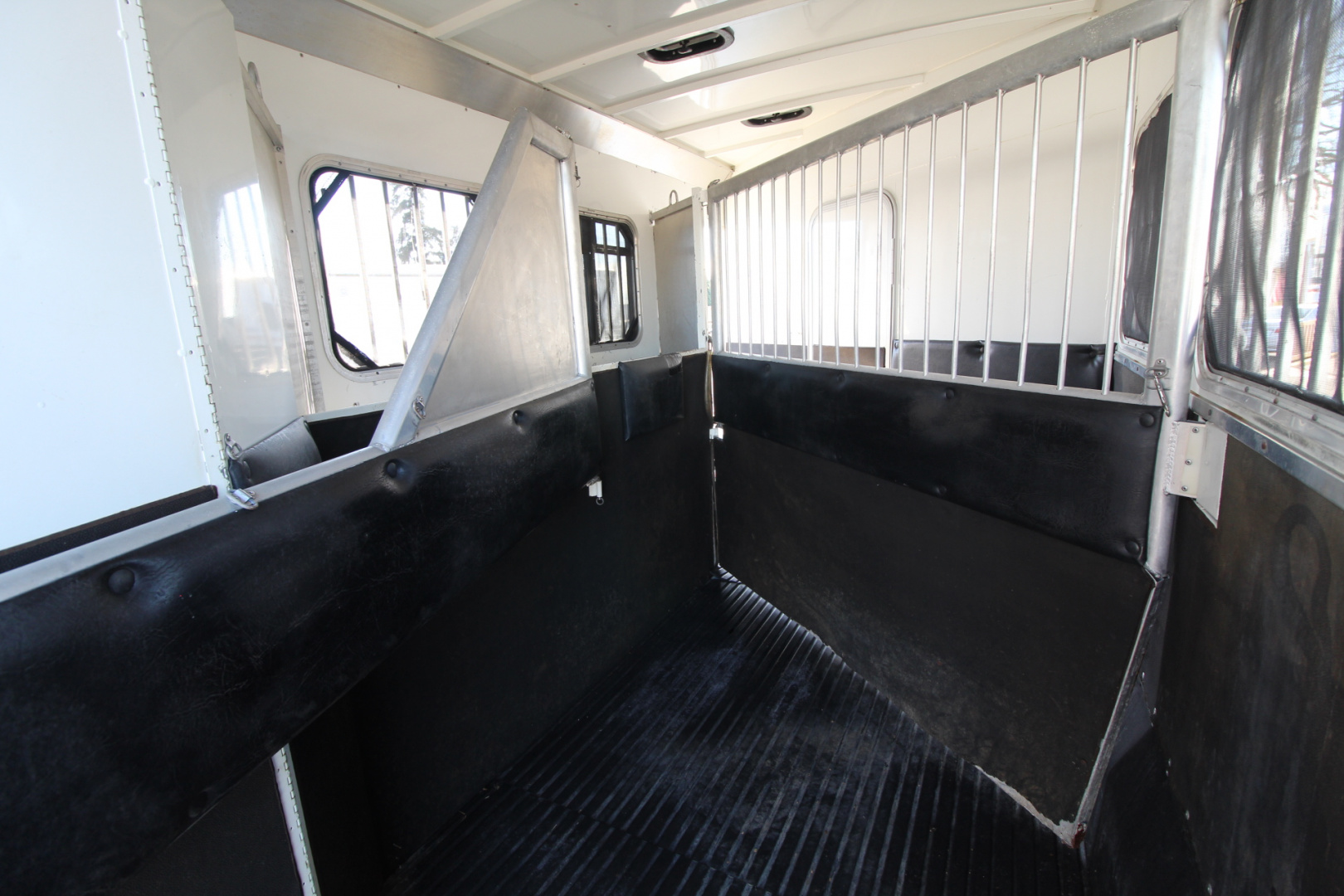 Used 2005 Logan Coach 7308 Living Quarters 3 Horse Trailer