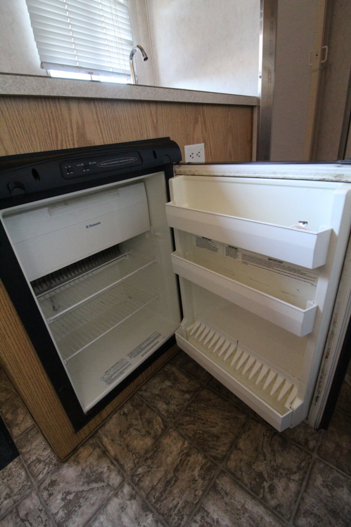 Used 2005 Logan Coach 7308 Living Quarters 3 Horse Trailer