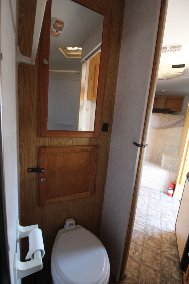 Used 2005 Logan Coach 7308 Living Quarters 3 Horse Trailer