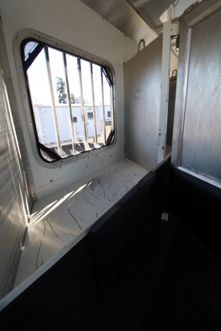 Used 2005 Logan Coach 7308 Living Quarters 3 Horse Trailer