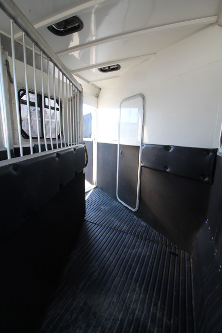 Used 2005 Logan Coach 7308 Living Quarters 3 Horse Trailer