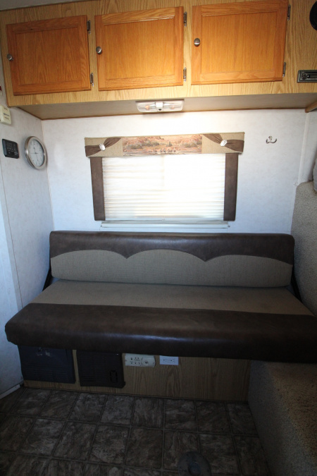 Used 2005 Logan Coach 7308 Living Quarters 3 Horse Trailer