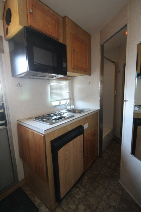 Used 2005 Logan Coach 7308 Living Quarters 3 Horse Trailer