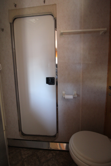 Used 2005 Logan Coach 7308 Living Quarters 3 Horse Trailer