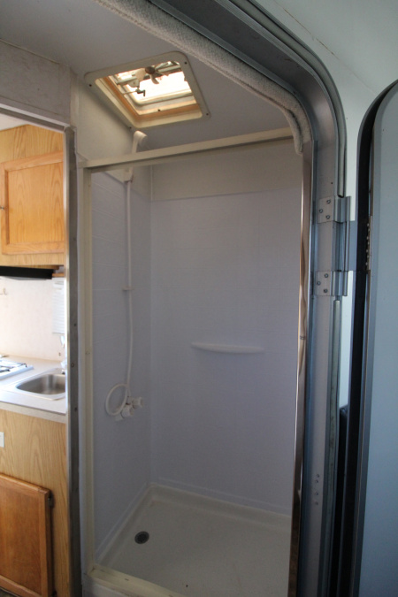 Used 2005 Logan Coach 7308 Living Quarters 3 Horse Trailer