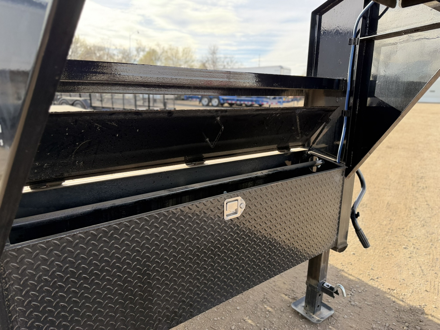 Used 2024 Load Trail 8.5-25DeckOverGooseneck