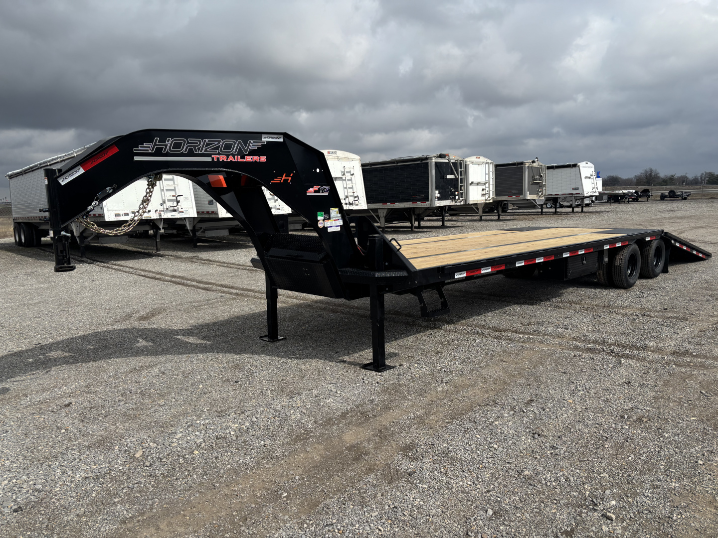 New 2026 Horizon Trailers FYZ 34' HYD Tilt GN Equipment Trailer