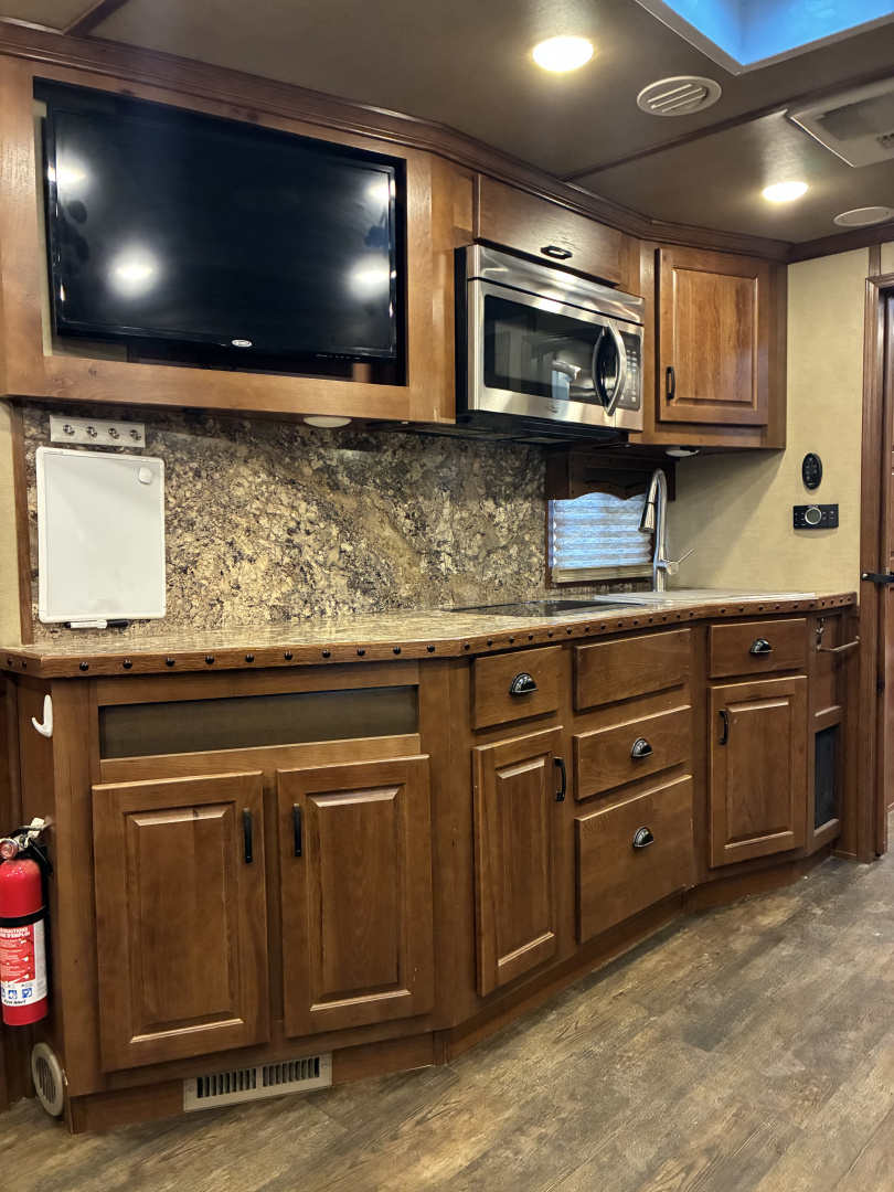 Used 2018 Lakota BI8319SROK 3H 9'LQ with Outside Entertainment Horse Trailer