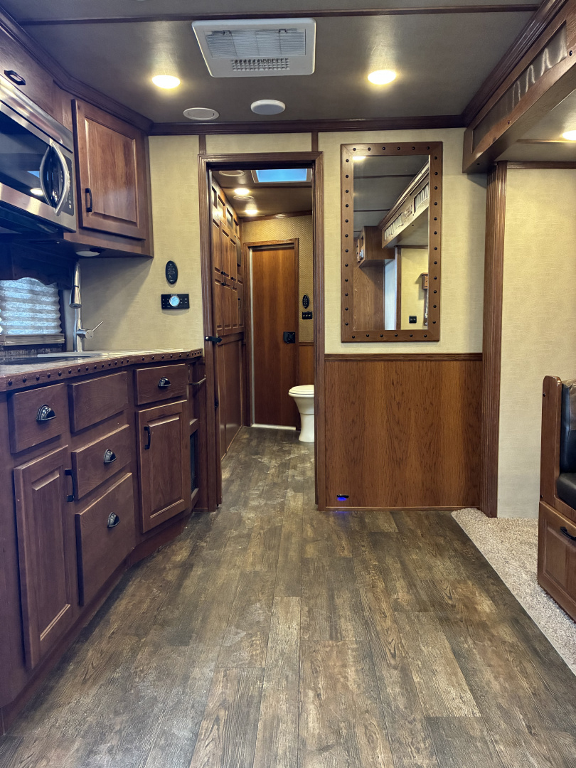 Used 2018 Lakota BI8319SROK 3H 9'LQ with Outside Entertainment Horse Trailer