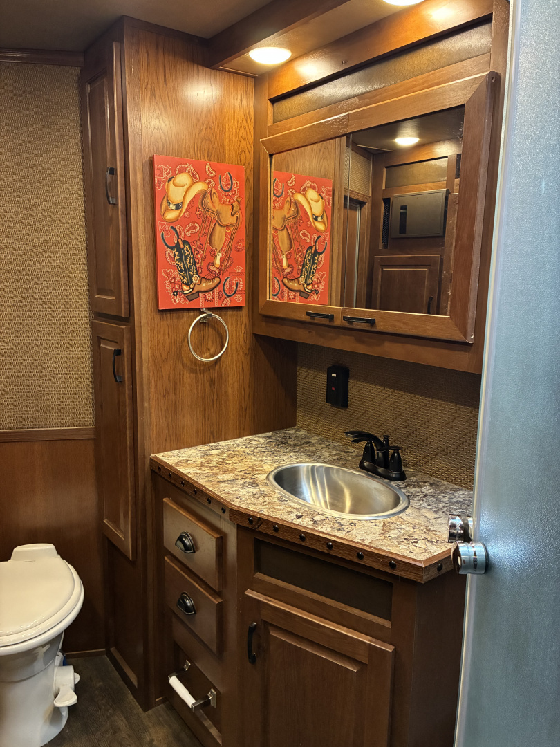 Used 2018 Lakota BI8319SROK 3H 9'LQ with Outside Entertainment Horse Trailer