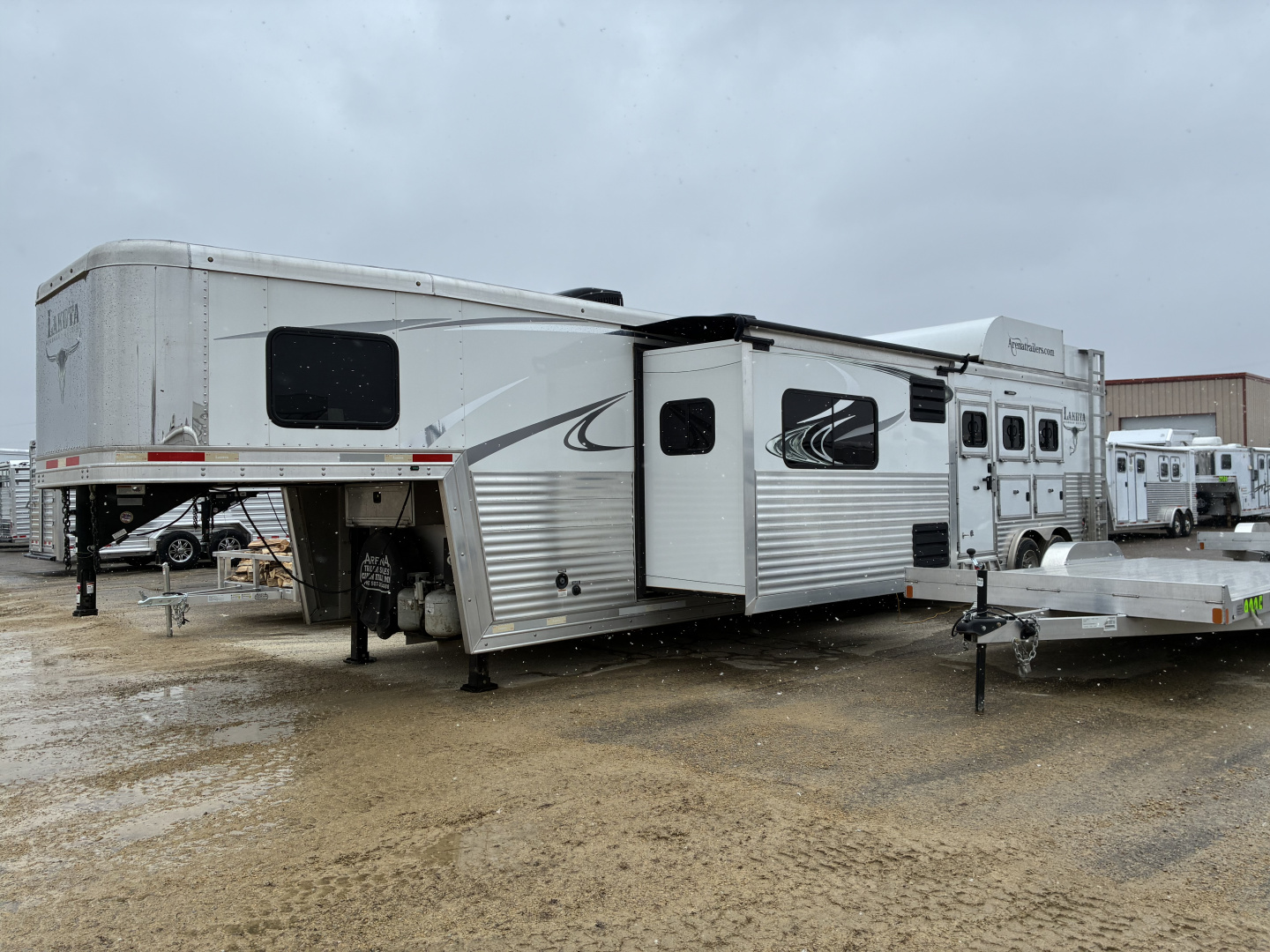 Used 2018 Lakota BI8319SROK 3H 9'LQ with Outside Entertainment Horse Trailer