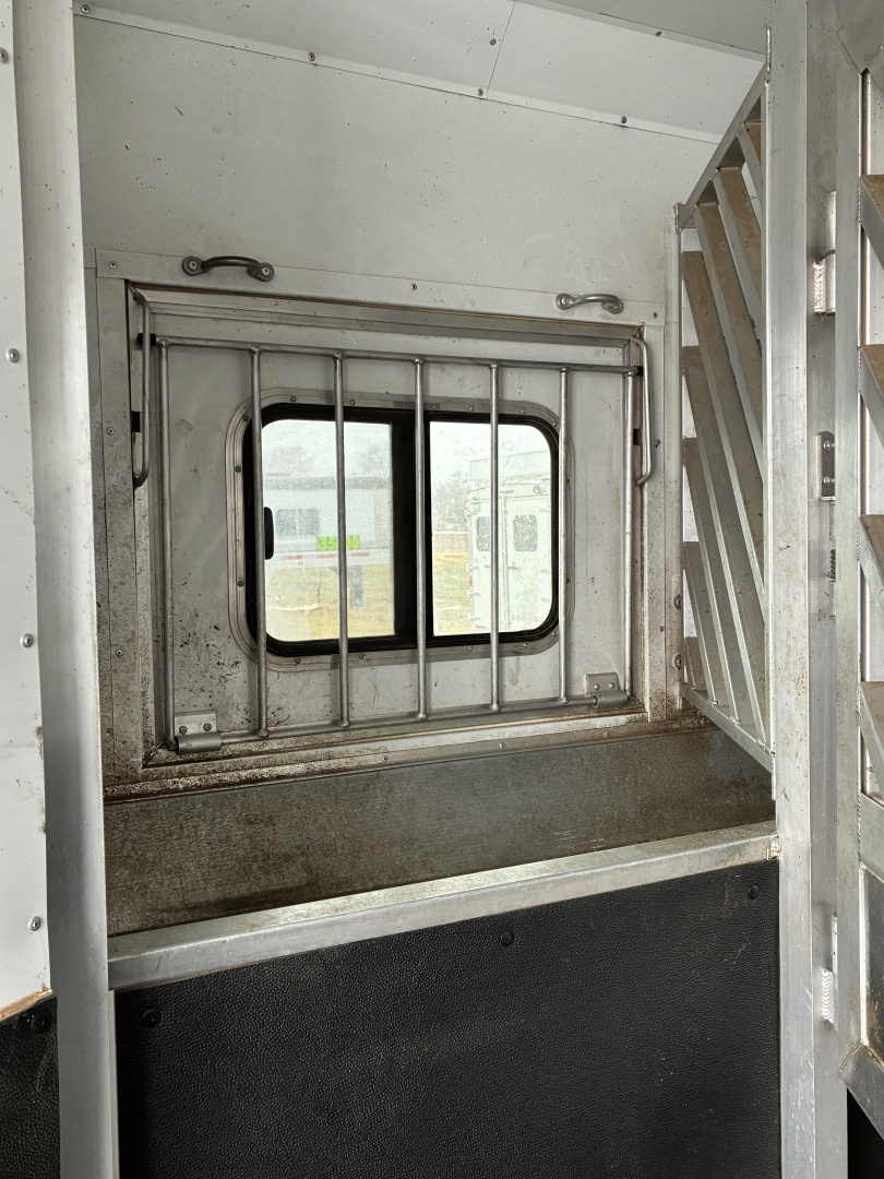 Used 2018 Lakota BI8319SROK 3H 9'LQ with Outside Entertainment Horse Trailer