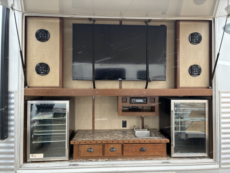 Used 2018 Lakota BI8319SROK 3H 9'LQ with Outside Entertainment Horse Trailer