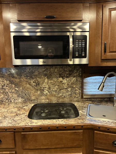 Used 2018 Lakota BI8319SROK 3H 9'LQ with Outside Entertainment Horse Trailer