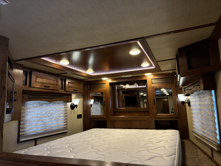 Used 2018 Lakota BI8319SROK 3H 9'LQ with Outside Entertainment Horse Trailer