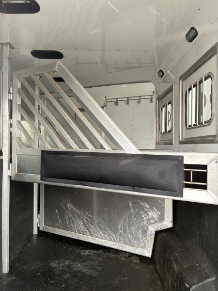 Used 2018 Lakota BI8319SROK 3H 9'LQ with Outside Entertainment Horse Trailer