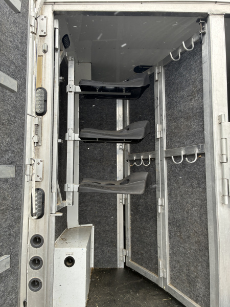 Used 2018 Lakota BI8319SROK 3H 9'LQ with Outside Entertainment Horse Trailer