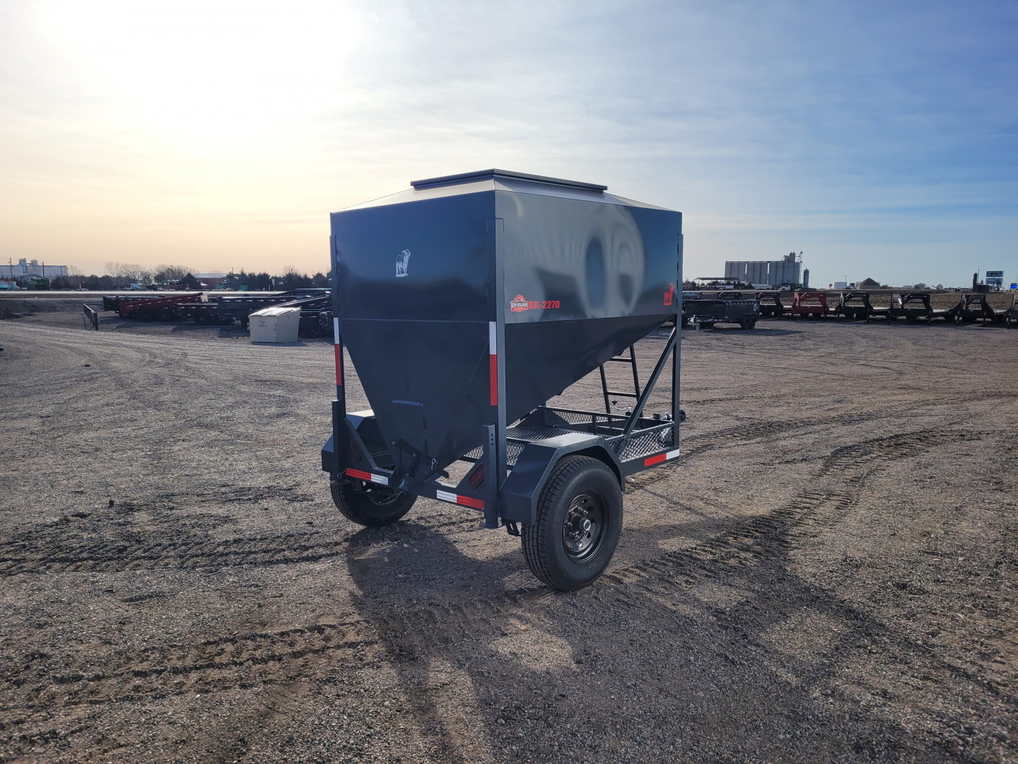 New 2026 DY-Klass 5000 LB Mobile Grain Bin