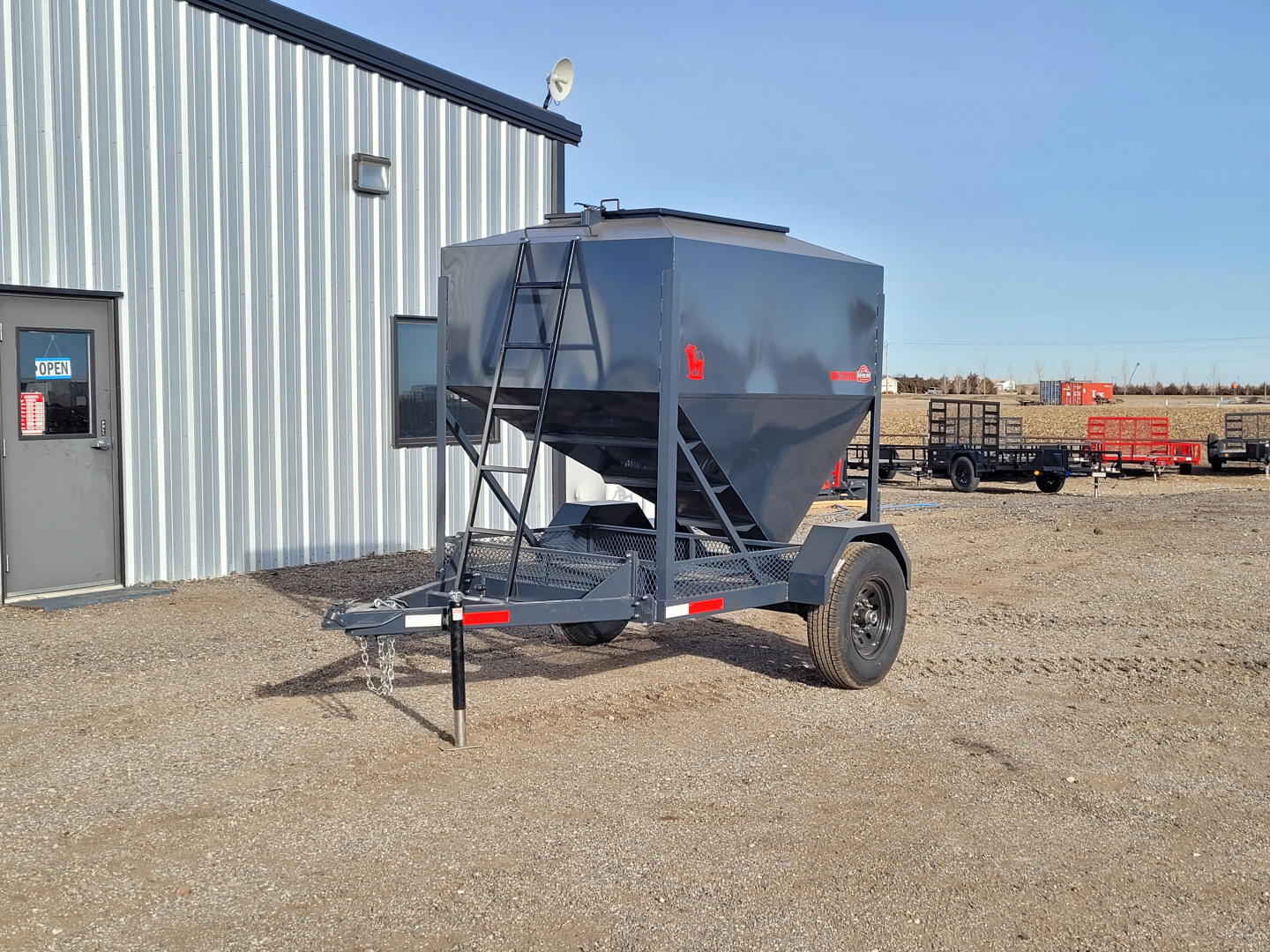 New 2026 DY-Klass 5000 LB Mobile Grain Bin