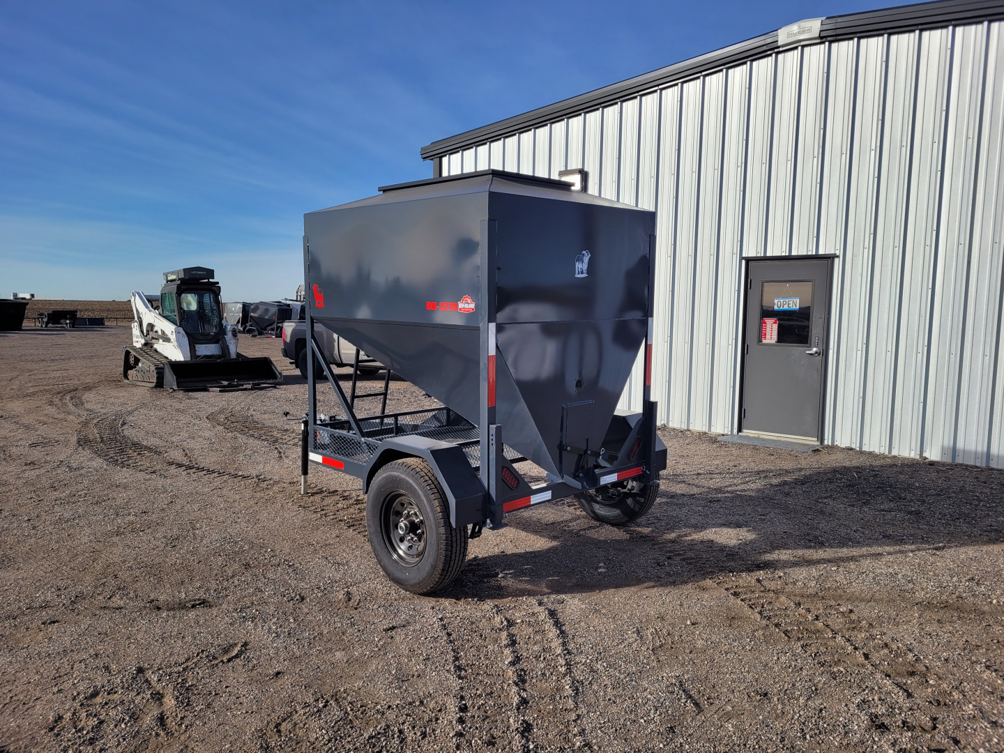 New 2026 DY-Klass 5000 LB Mobile Grain Bin