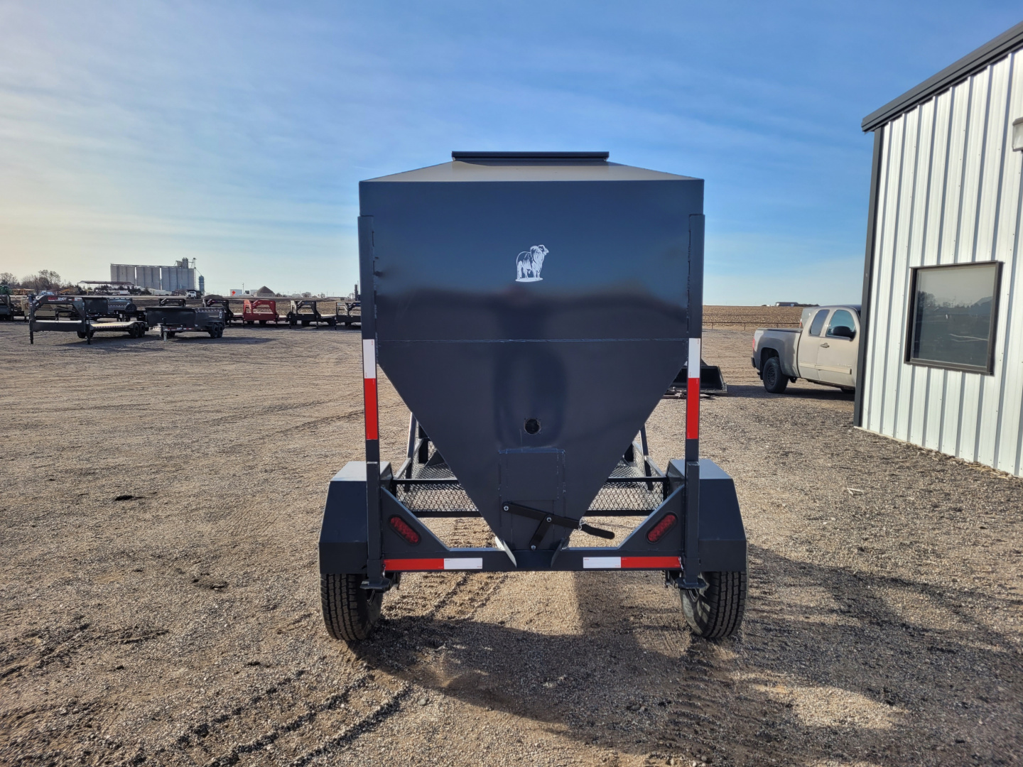 New 2026 DY-Klass 5000 LB Mobile Grain Bin