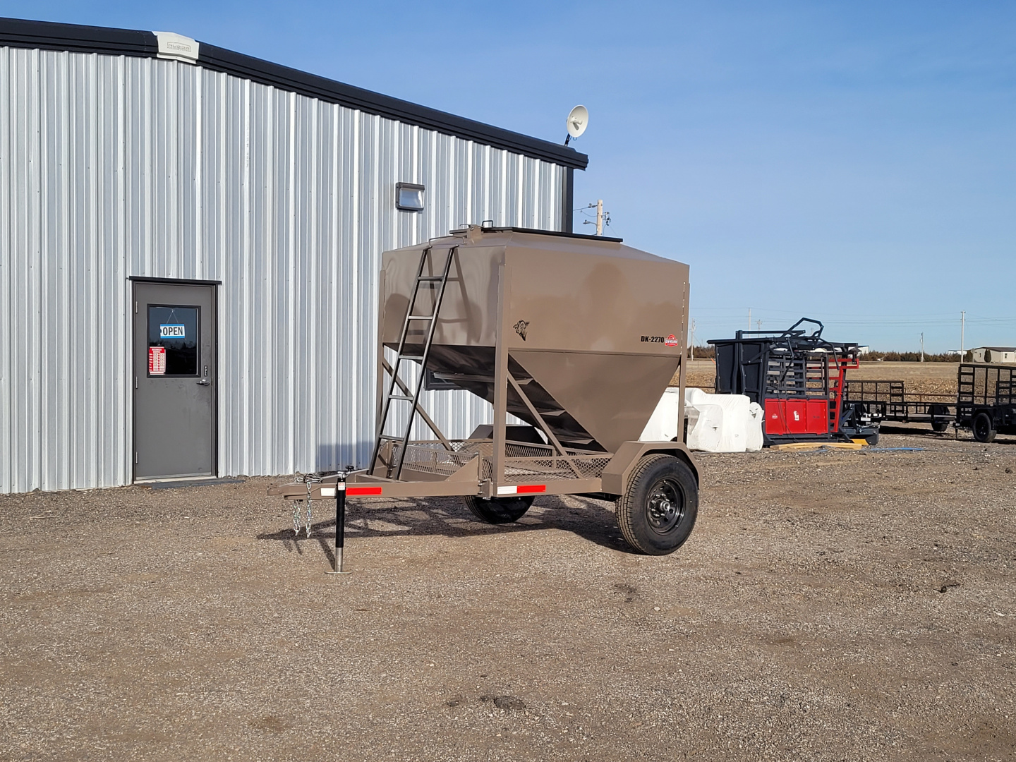 New 2026 DY-Klass 5000 LB Mobile Grain Bin