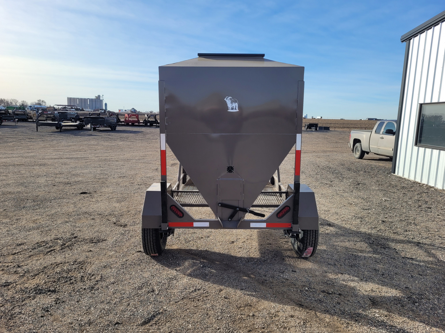 New 2026 DY-Klass 5000 LB Mobile Grain Bin