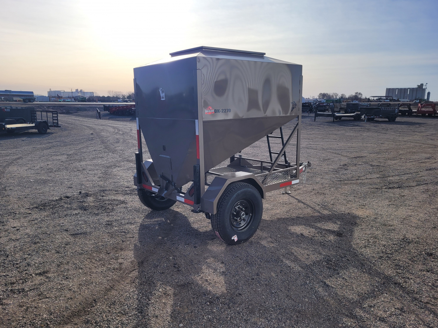 New 2026 DY-Klass 5000 LB Mobile Grain Bin