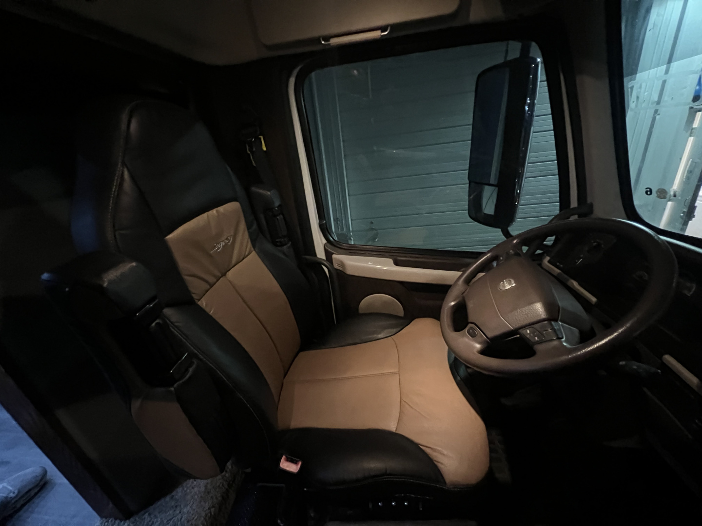 Used 2014 Showhauler 45’ Motorcoach