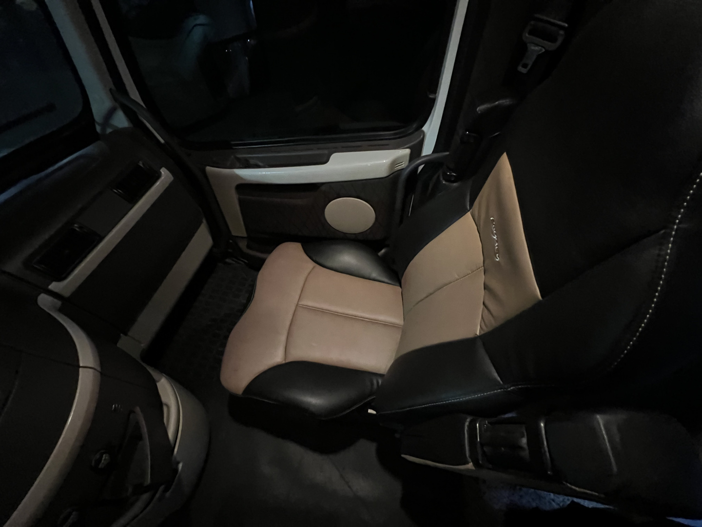 Used 2014 Showhauler 45’ Motorcoach