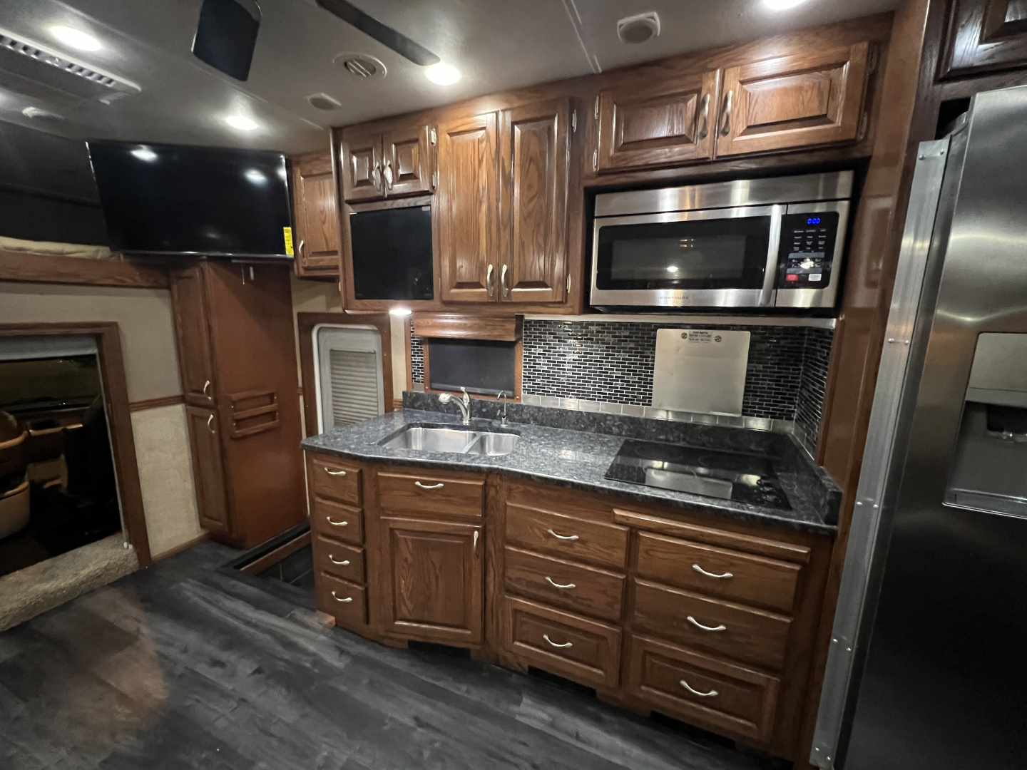 Used 2014 Showhauler 45’ Motorcoach
