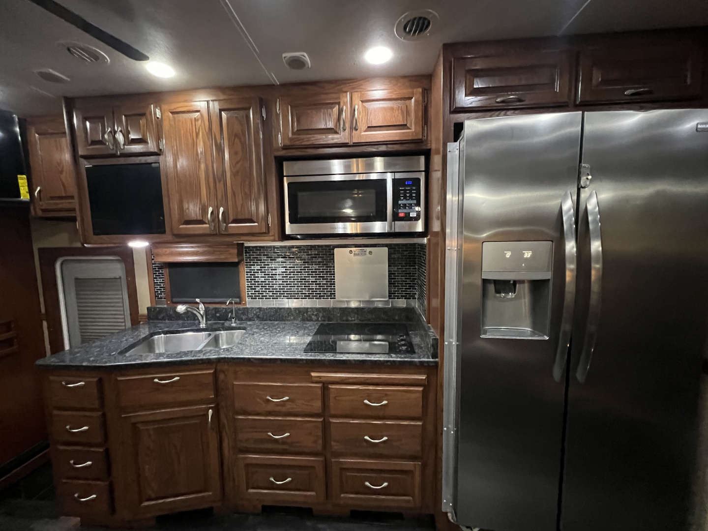 Used 2014 Showhauler 45’ Motorcoach