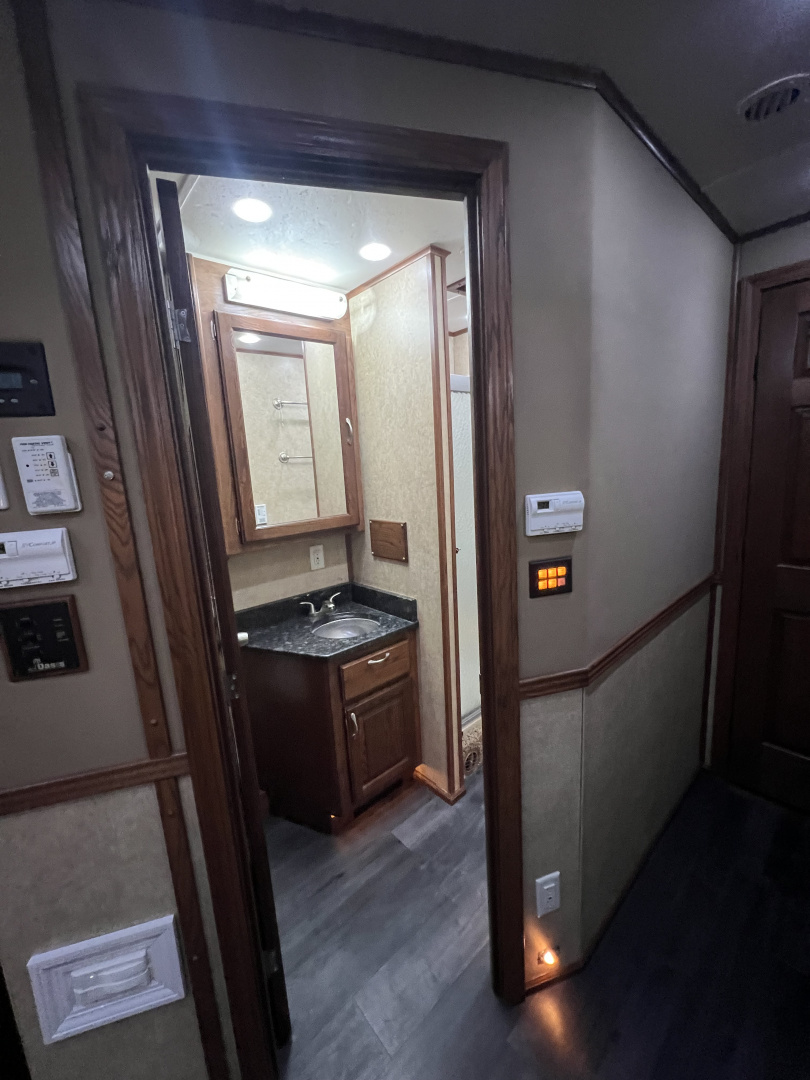 Used 2014 Showhauler 45’ Motorcoach