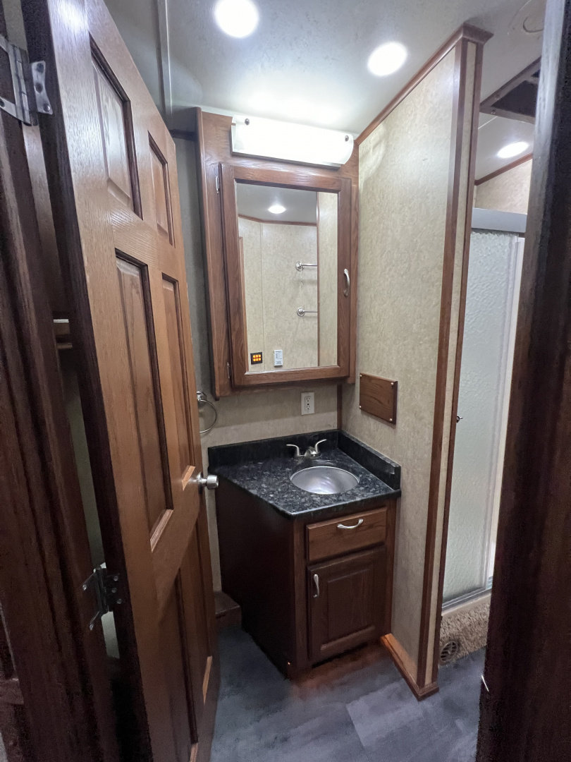 Used 2014 Showhauler 45’ Motorcoach