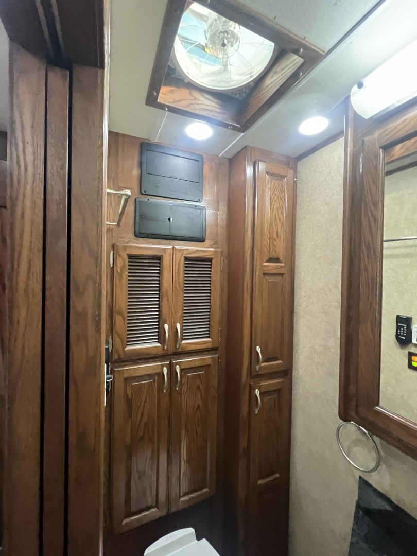Used 2014 Showhauler 45’ Motorcoach