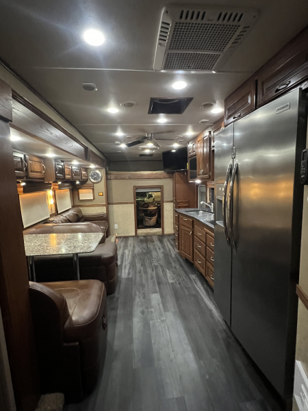 Used 2014 Showhauler 45’ Motorcoach