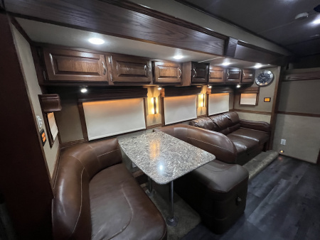 Used 2014 Showhauler 45’ Motorcoach